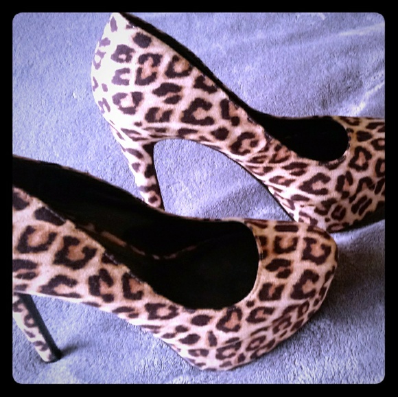 Leopard print heels - Picture 1 of 5